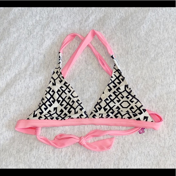 Bikini - Picture 2 of 3